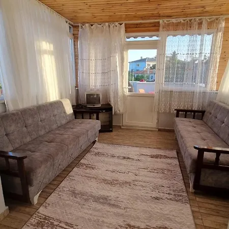 Bozcaadaya Karsi Geyikli Merkezde Terasli Catikati *