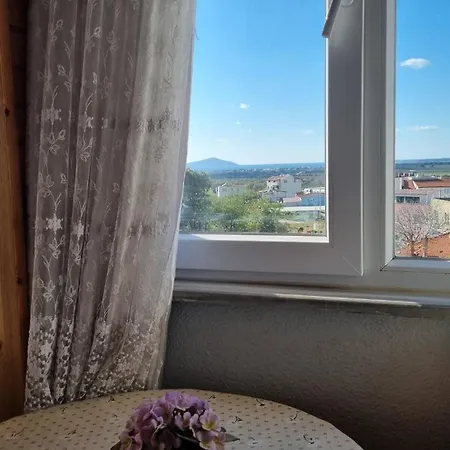 Bozcaadaya Karsi Geyikli Merkezde Terasli Catikati Ezine