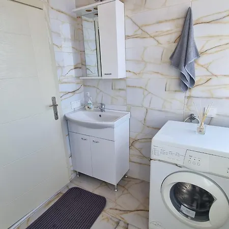 Bozcaadaya Karsi Geyikli Merkezde Terasli Catikati Apartment