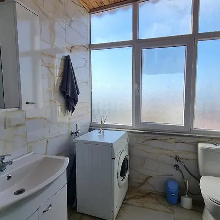 Bozcaadaya Karsi Geyikli Merkezde Terasli Catikati Ezine